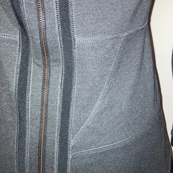 G.I.L.I. Crossover zip back Grey and  Black V-Neck Top - Picture 3 of 8